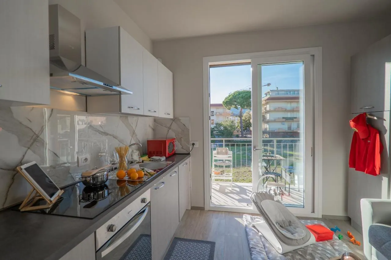Babyaccommodation Family Green Pietra Ligure 0*,